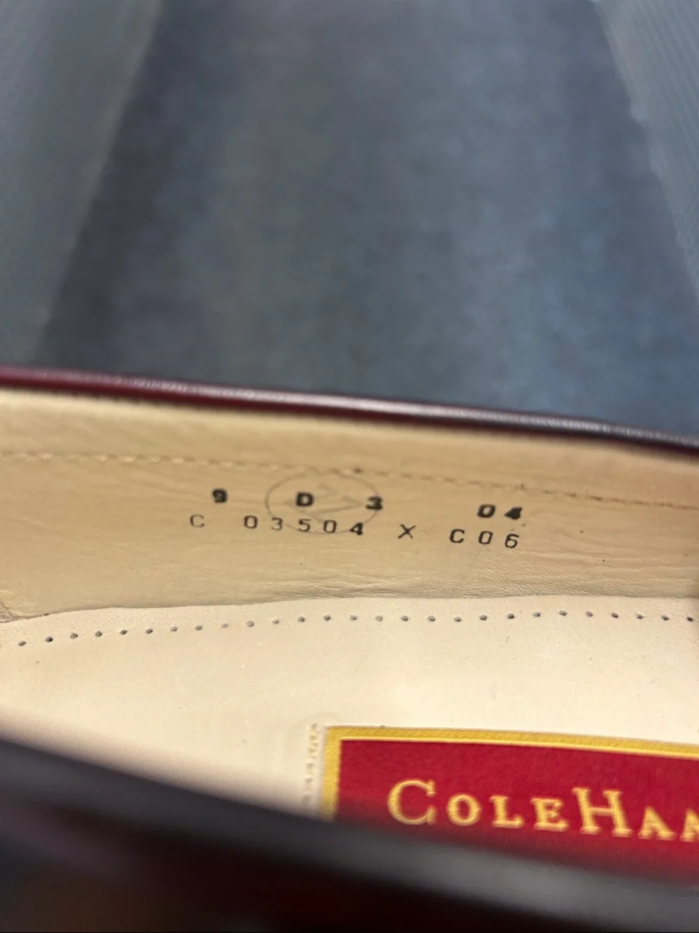 MEN'S-BURGUNDY LEATHER LOAFERS BY COLE HAAN! IN EXCELLENT CONDITION